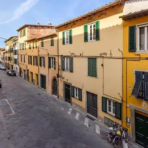 Heart Of Style Whitin The Walls , Lucca Italy
