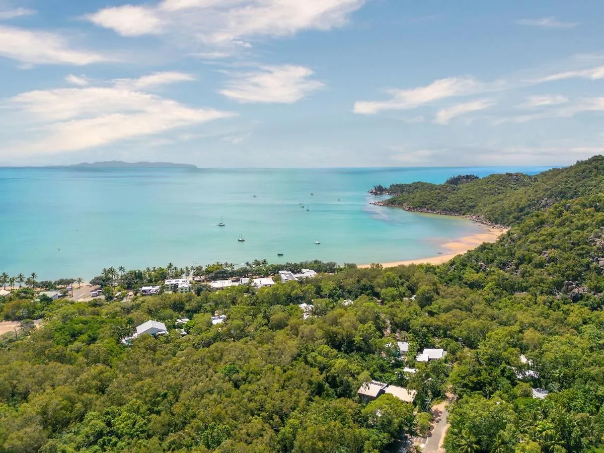 Selina Magnetic Island Hostel Horseshoe Bay