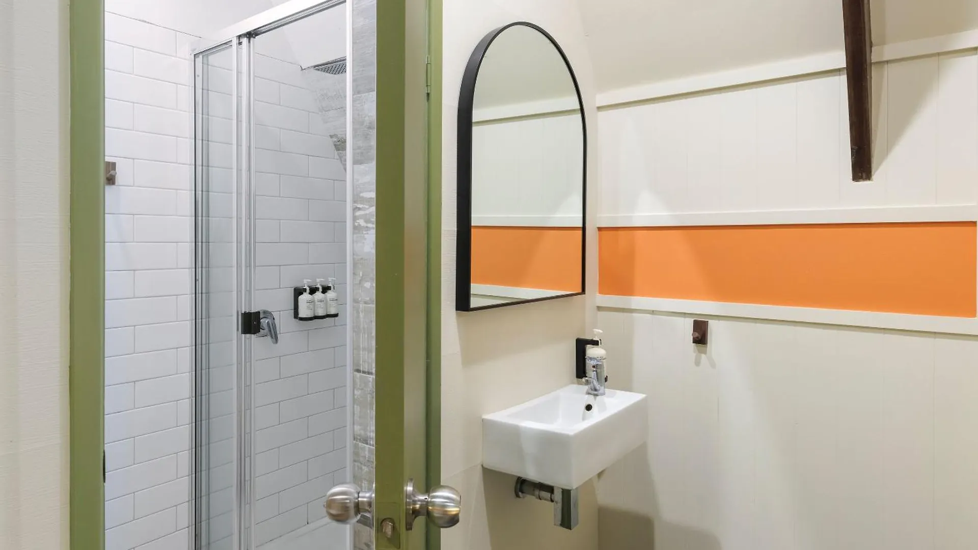 Selina Magnetic Island Hostel Horseshoe Bay