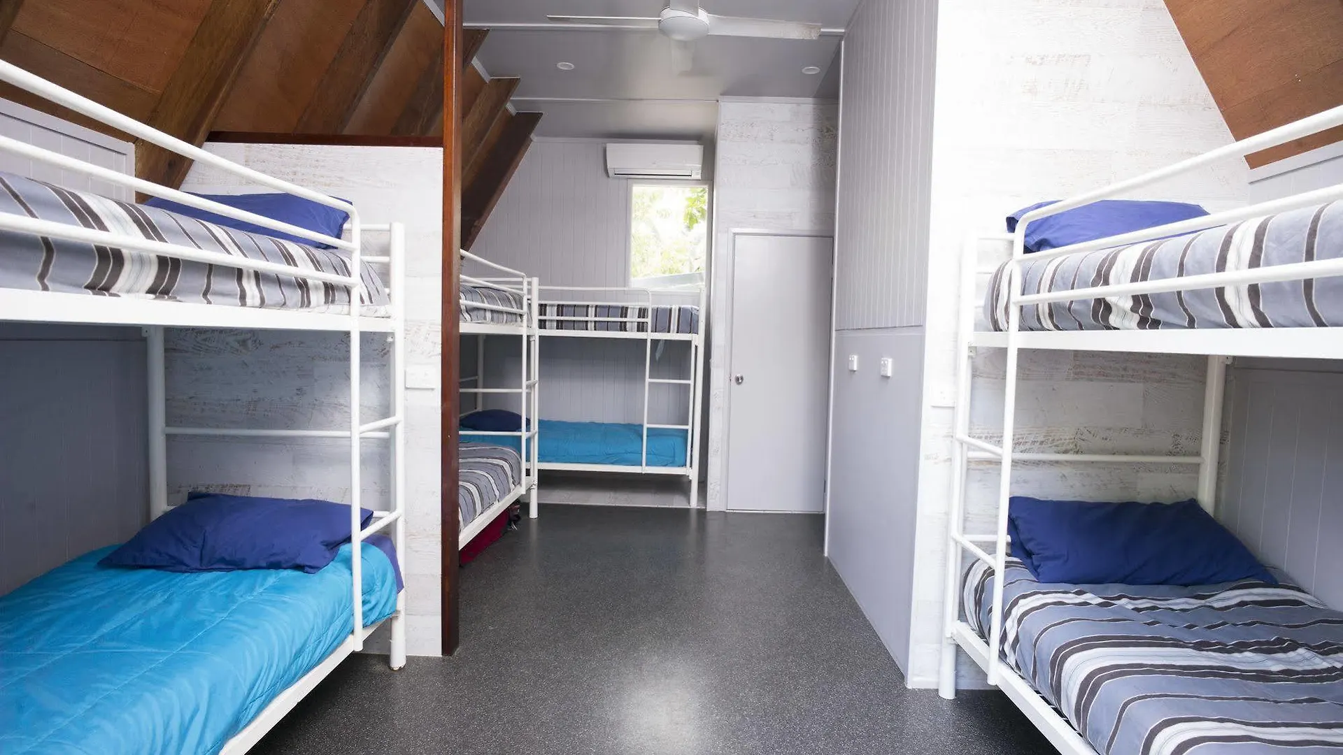 Selina Magnetic Island Hostel Horseshoe Bay